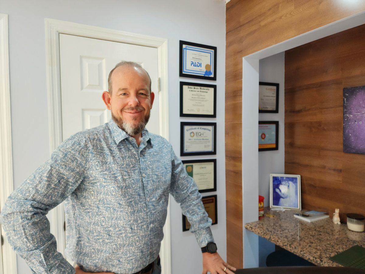 Matthew Hoelscher, relationship coach for parents.
