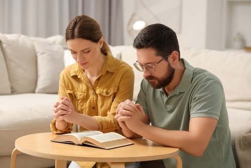 Christian Couples Therapy: two christiand couple reading bibel