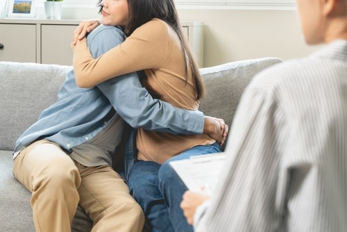 Relationship Therapist: two couple in realtionship therapiest center