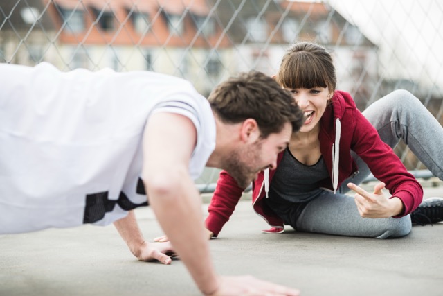 Couple training push ups